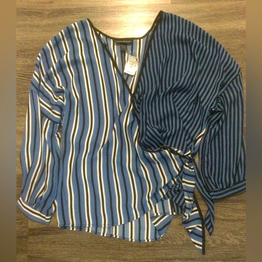 NWT Brand New Striped Blue Wrap Top Size 26